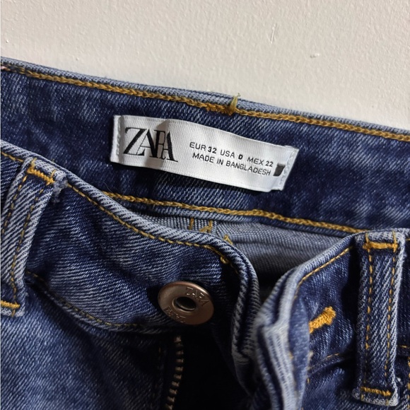 Zara Straight Cut Jeans - Picture 2 of 4
